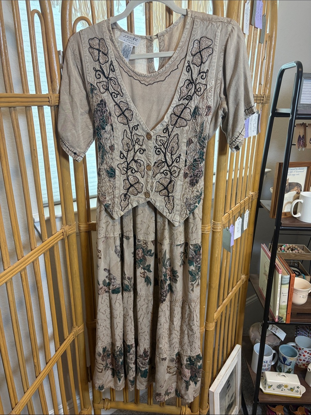Vintage Jasmine Petite Cream Embroidered dress with Floral Stitching